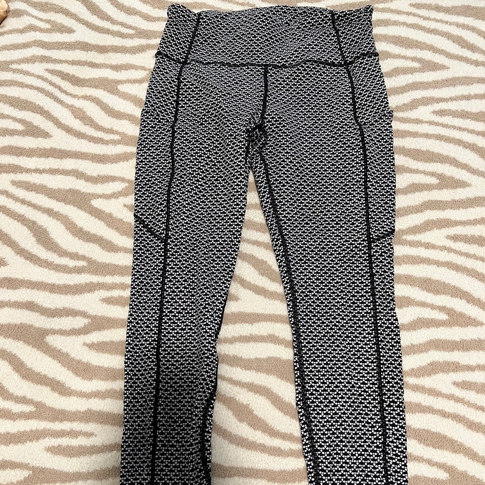 Patterned Lululemon leggings with pockets